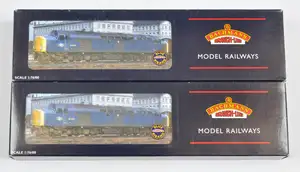 Bachmann pair of 32-475 Class 40 BR green Diesel Locomotives No. D368