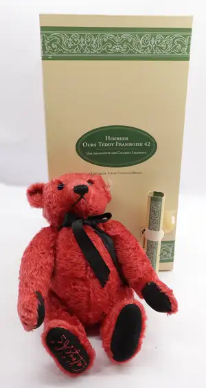 Steiff Galleries Lafayette Himbeer Bear