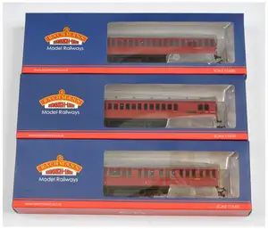 Bachmann Branchline 00 Group of SE&CR Birdcage Coaches in BR Crimson Livery