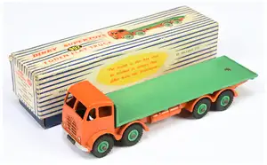 Dinky Toys 902 Foden (Type 2) Flat Truck - Orange cab and chassis Mid-green back and supertoy hubs