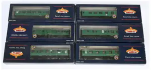 Bachmann Branchline OO gauge group of boxed MK1 coaches in SR green, comprising