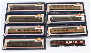 Bachmann Branchline OO gauge Thompson coaches group, to include