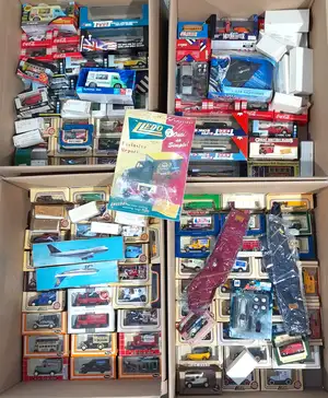 Lledo, Corgi, Atlas Editions, Matchbox and similar, a large quantity if boxed/carded diecast models including Commercial, Civilian Aircraft, Land Speed Record 