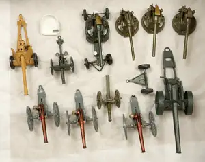 Unboxed group of Field Guns/Cannons by various manufacturers including Britains plus others.