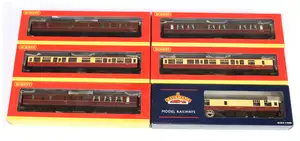 Hornby (China) & Bachmann boxed group of coaches , comprising