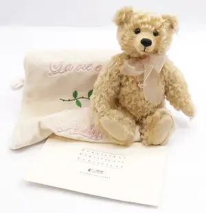 Steiff "La Vie en Rose" musical teddy bear