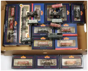 Bachmann Branchline OO gauge group of private owner & pre-nationalisation wagons, to include