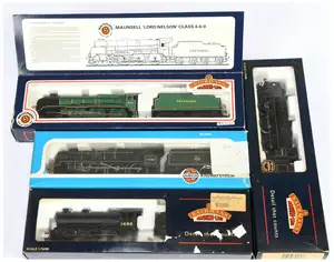 Airfix & Bachmann Branchline OO Gauge group with Royal Scot BR livery 54121-3, 31-401 Lord Nelson Class 864 “Sir Martin Frobisher” in malachite green, 31-8
