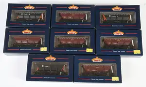 Bachmann OO Gauge group of 8x CEA Covered Hoppers comprising of