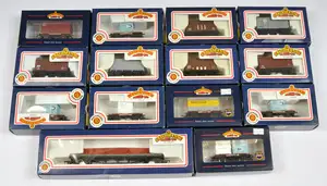 Bachmann OO Gauge group of 14x Boxed Wagons to include