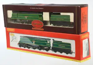 Hornby (China & GB) OO gauge pair of Bulleid West Country pacifics in Southern malachite green