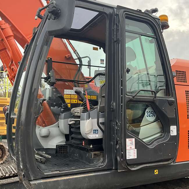 2019 Hitachi ZX225USRLC-6