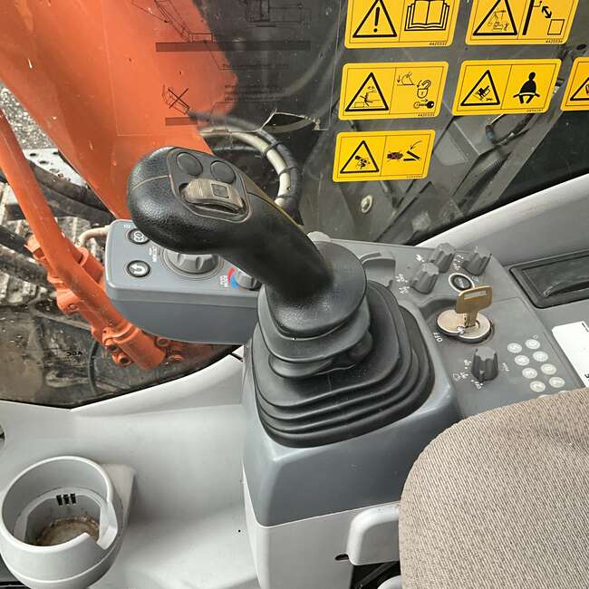 2019 Hitachi ZX225USRLC-6