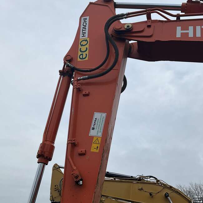 2019 Hitachi ZX225USRLC-6