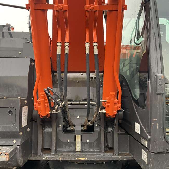 2019 Hitachi ZX225USRLC-6