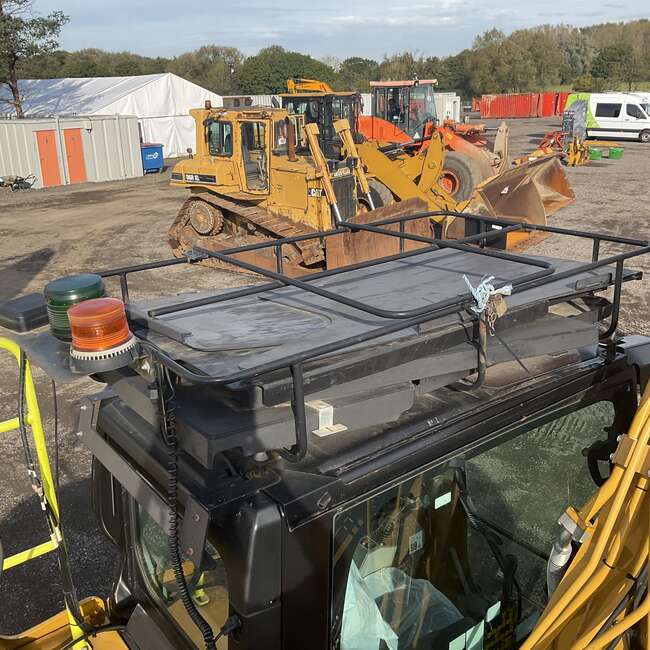 2019 CAT 320
